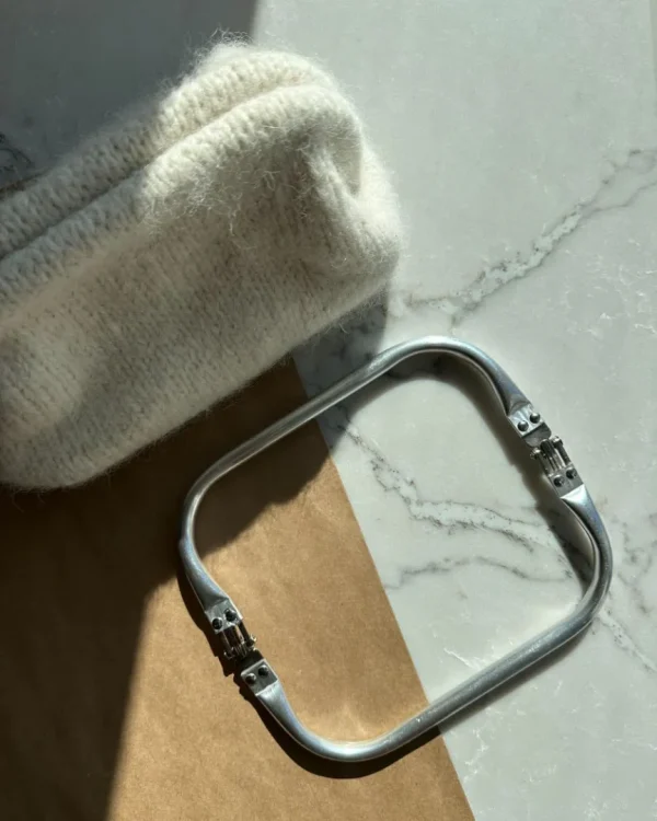 Frame for small clutch PetiteKnit